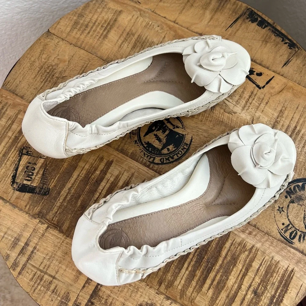 Nurture by Lamaze Ivory Leather Peep Toe Floral Rosette Comfort Shoe 9M